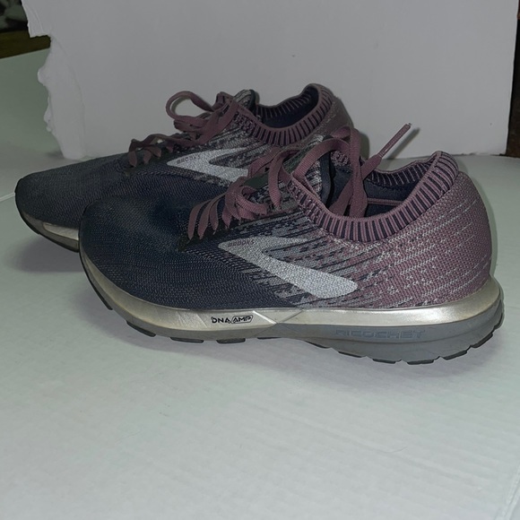 Brooks Shoes - Woman’s Brooks Ricochet shoes